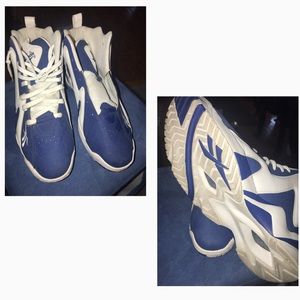 Reebok Basketball Shoes - missing one shoe string.